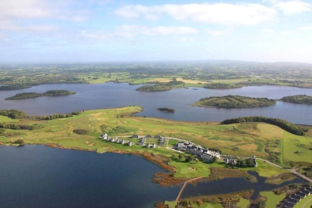 Dovecote Lodge On The 5 Star Lough Erne Resort Ballycassidy المظهر الخارجي الصورة